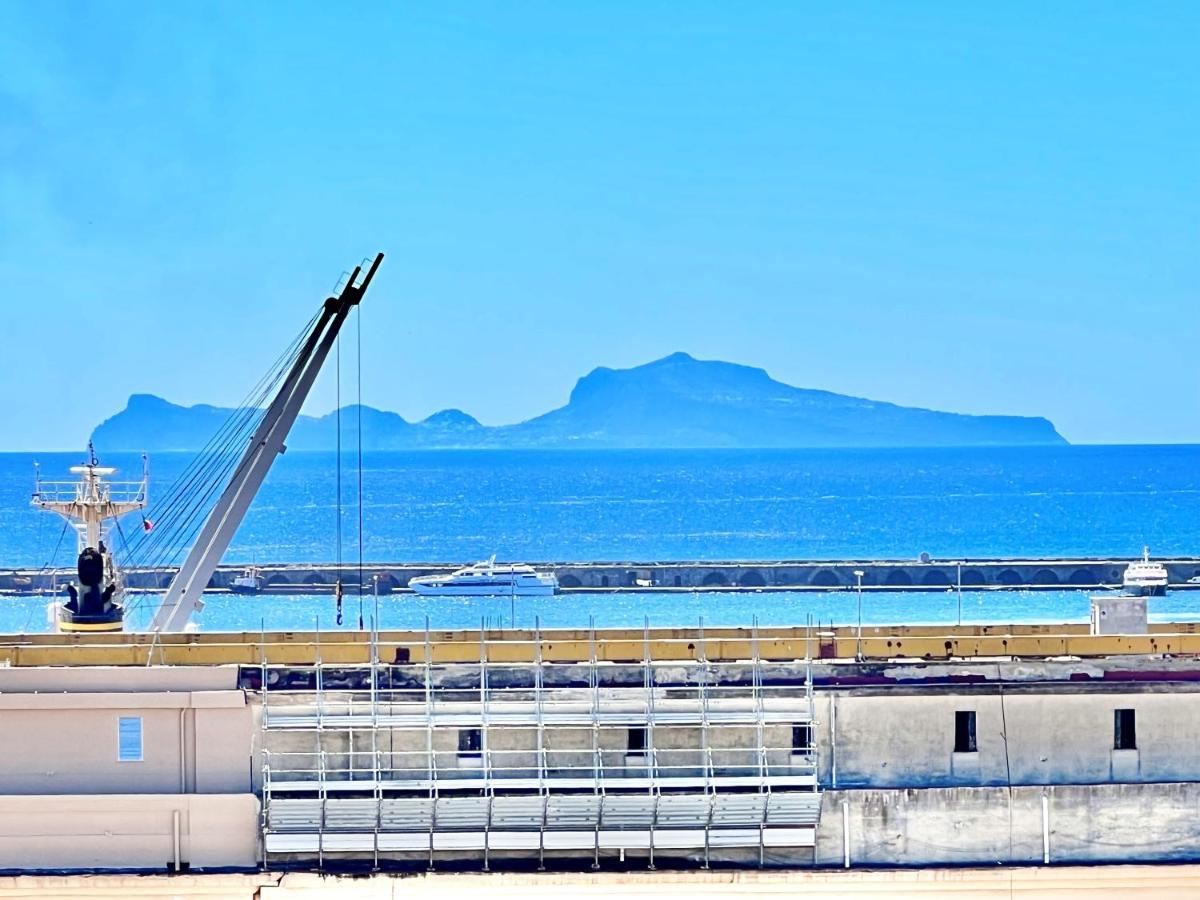 La Storia E Il Mare Di Napoli Nápoles Exterior foto